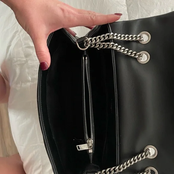 Medium LouLlu Matelassé Leather Shouldar Bag with silver details. Saint Laurent. - Picture 4 of 7